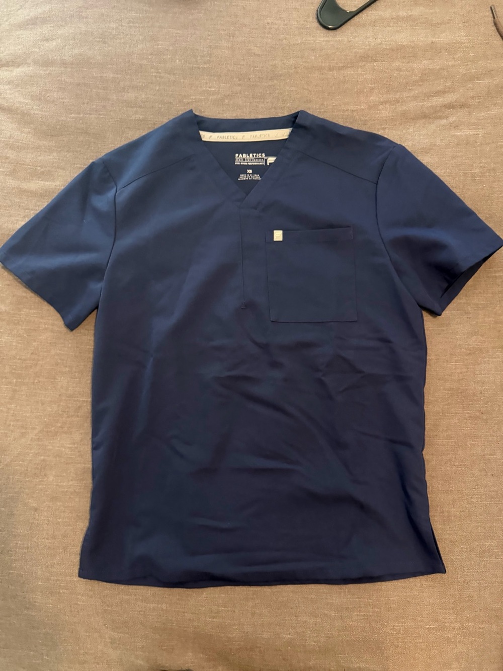 Fabletics Men’s Navy V-Neck scrub
